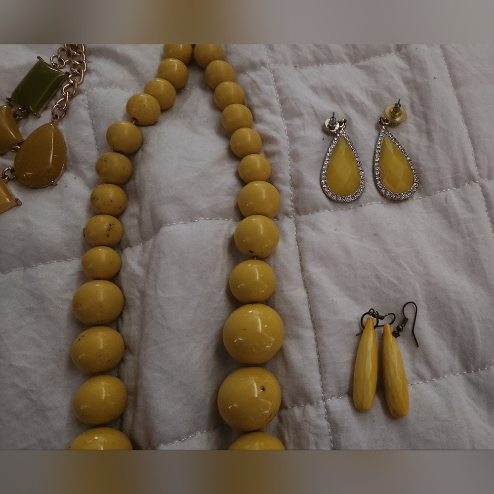 Costume Jewelry Lot - Picture 2 of 8